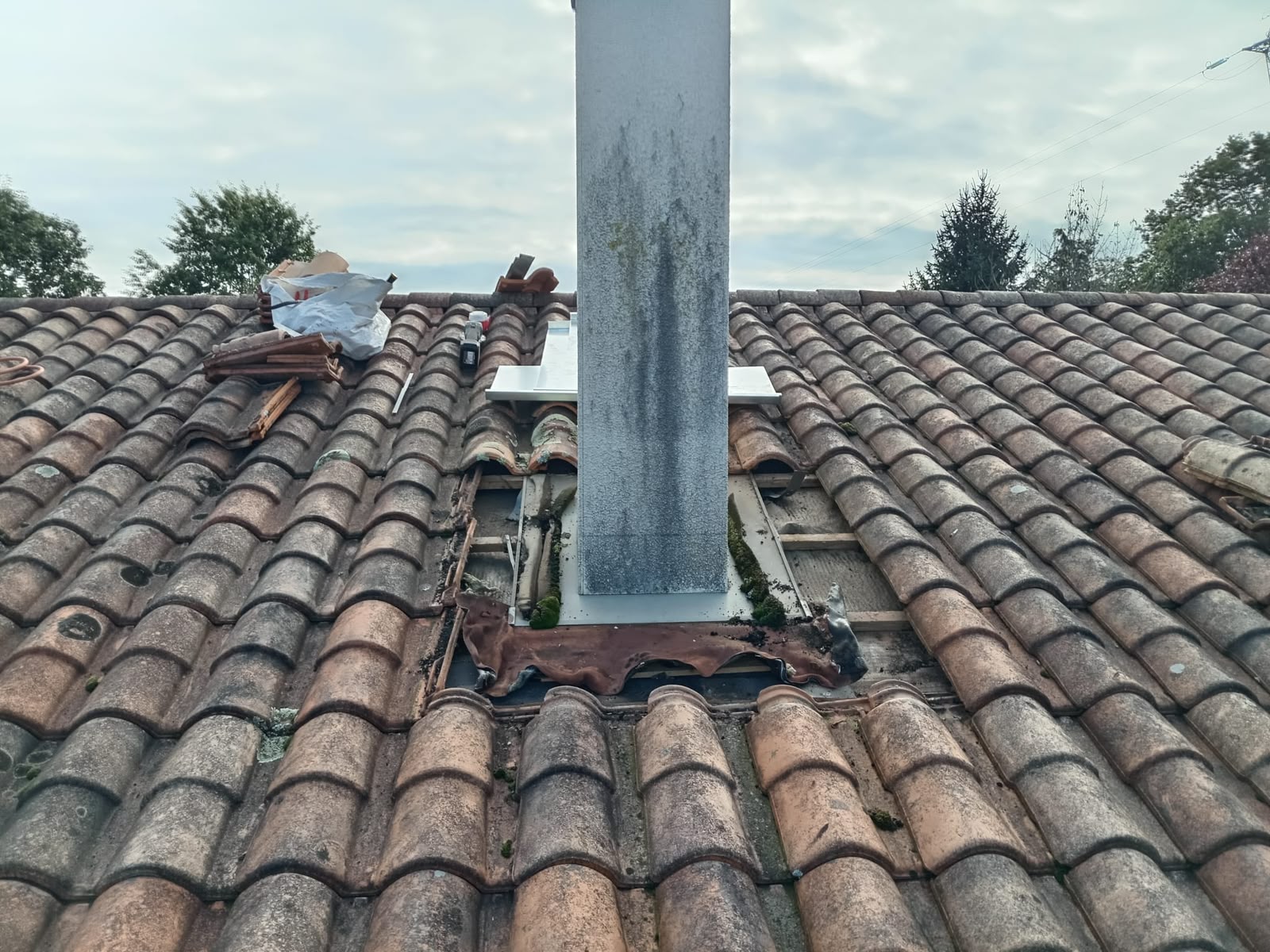 Réfection de l’étanchéité autour d’une cheminée