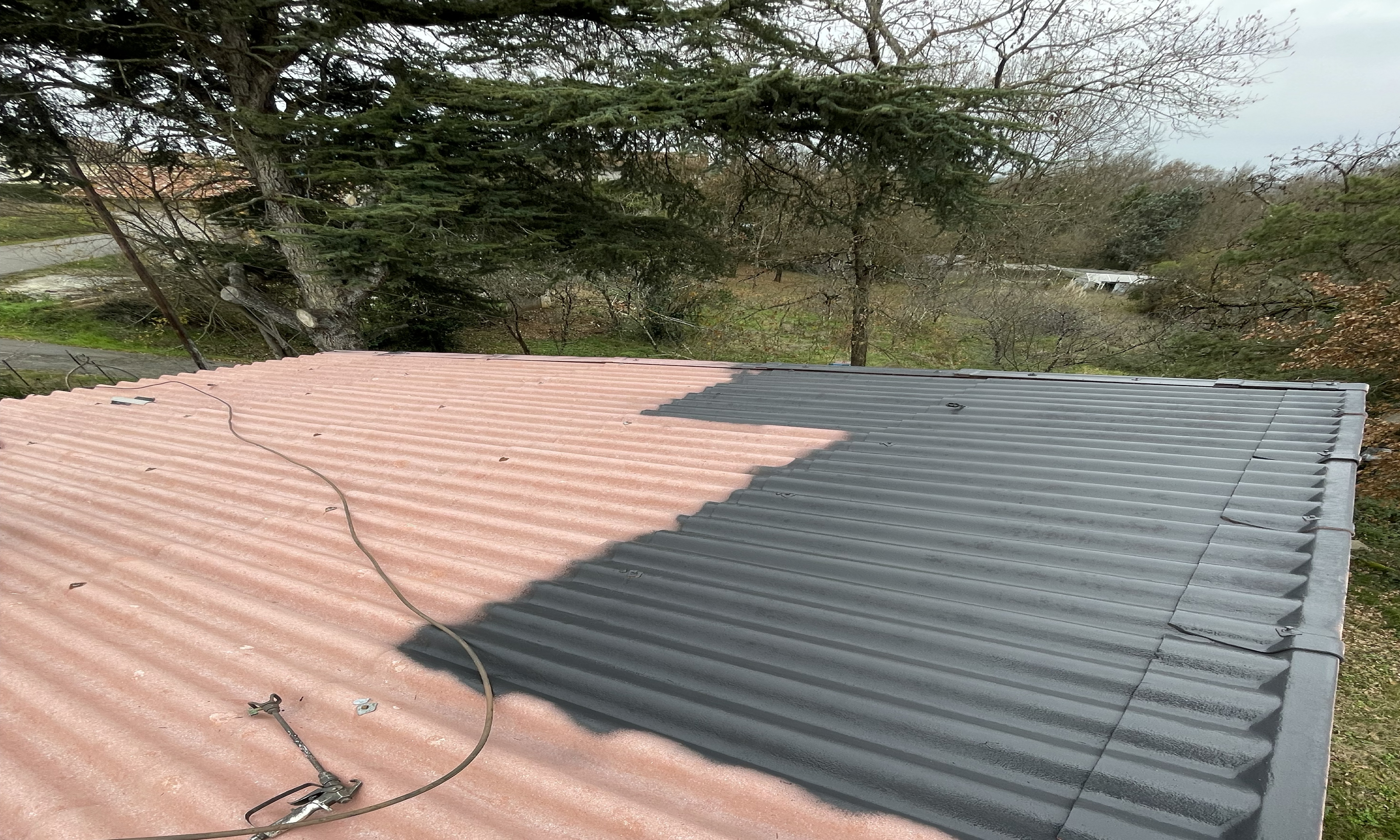 Peinture, résine d'étanchéité toiture